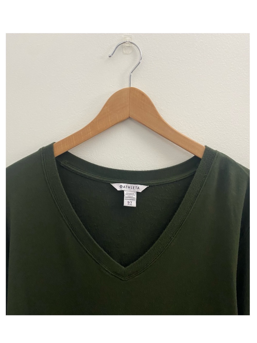 Athleta Sunrise V-Neck Sweatshirt in Aspen Olive - Size Small - Picture 2 of 6
